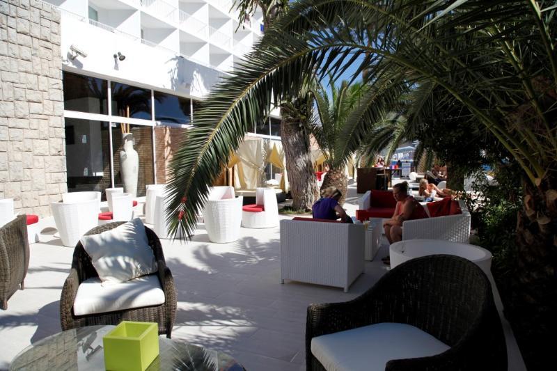 Azuline Hoteles Mar Amantis & II San Antonio  Bagian luar foto