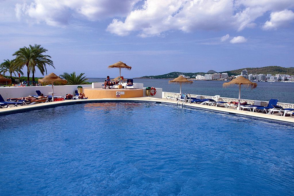 Azuline Hoteles Mar Amantis & II San Antonio  Bagian luar foto